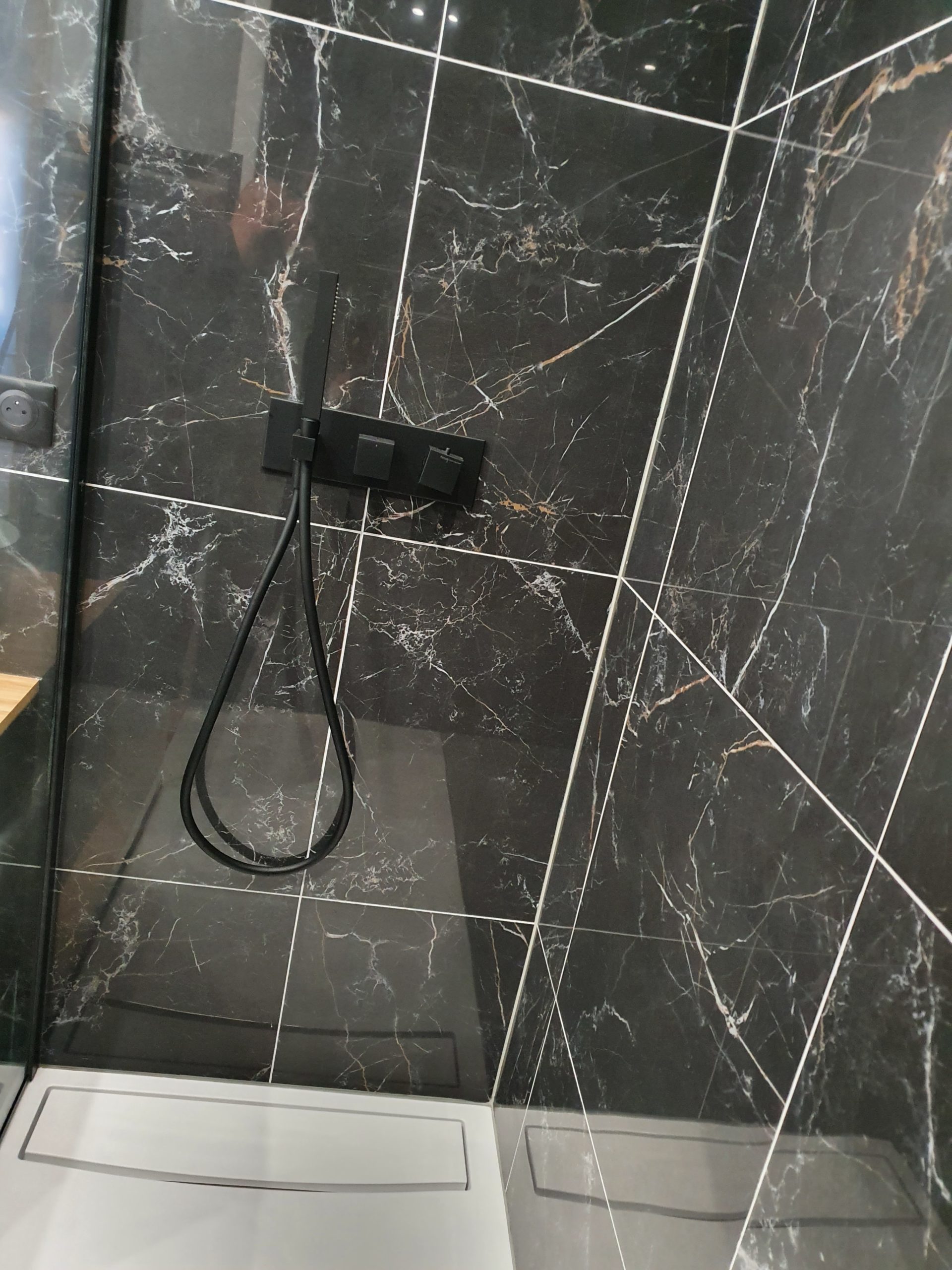 Robinetterie de douche encastrée noire mate